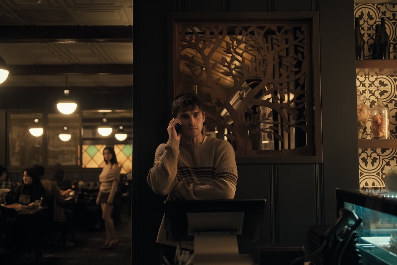 default-19 A scene from Obsession showing a man and a woman in a bar